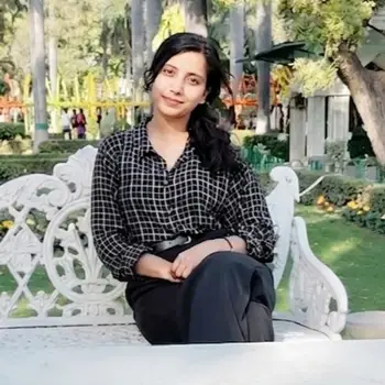 Deepali Mishra Physics Home Tutor in Jankipuram Lucknow with 3 Years Experience